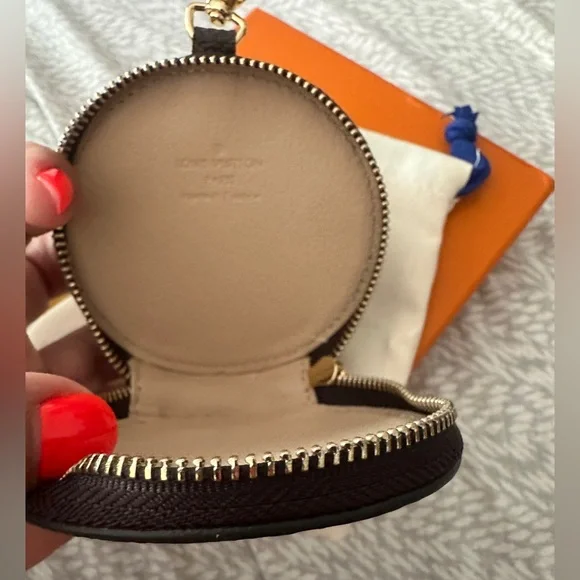 Fashion L* v*!! Monogram Trend Round Bag Charm & Coin Purse - Picture 3 of 3